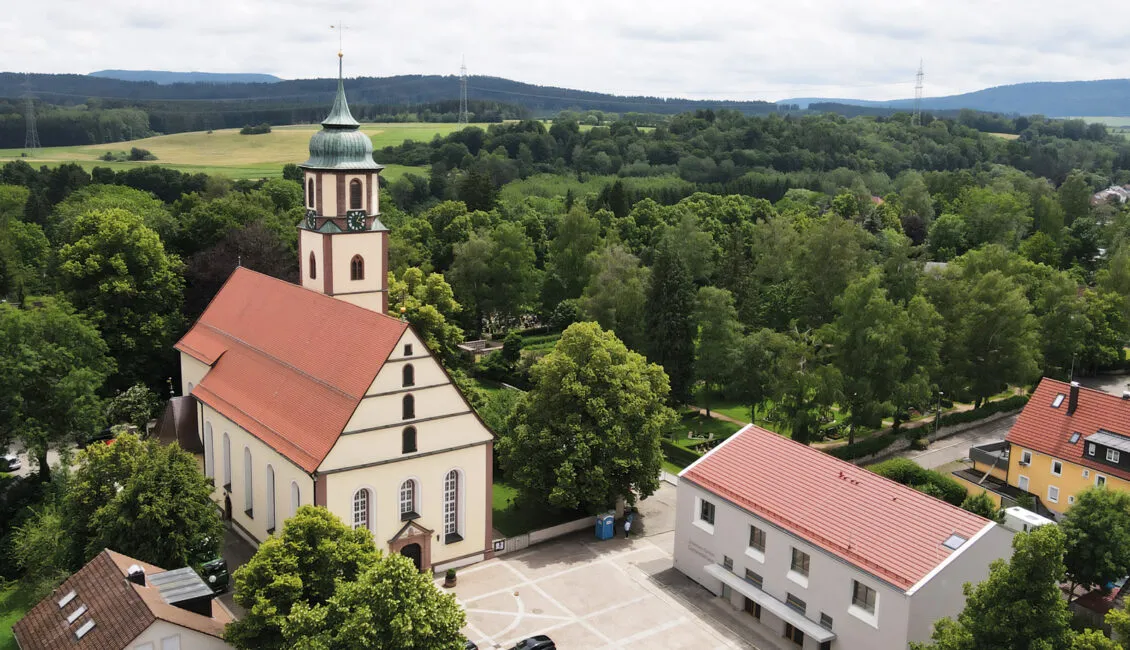 Luftbild Martin-Luther-Kirche Trossingen (Foto: M.-U. Messner)