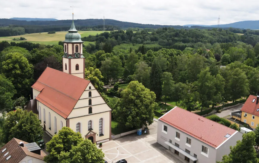 Luftbild Martin-Luther-Kirche Trossingen (Foto: M.-U. Messner)