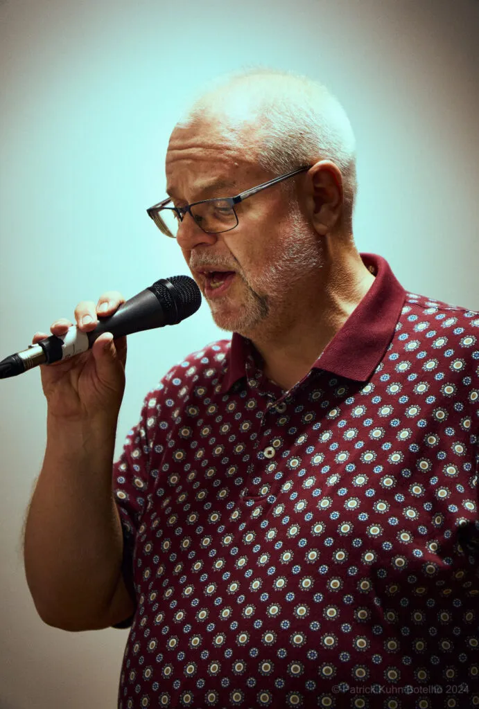 Sänger bei der Jam Session im Kons