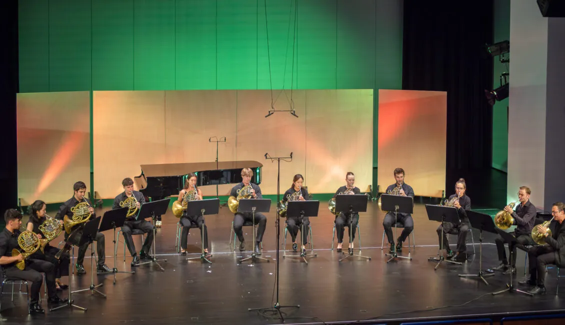 Bühnenfoto des Hornensembles der HfM Trossingen | (c) HfM Trossingen