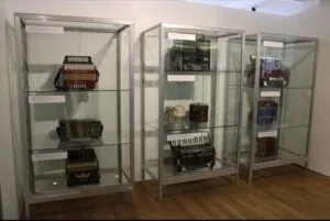 Akkordeons aus der Sammlung des Deutschen Harmonikamuseums geben Einblick in die Geschichte und Vielfalt des Instruments. Foto: Museum