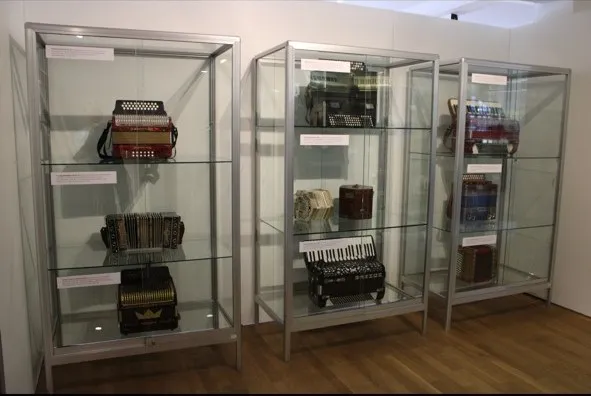 Akkordeons aus der Sammlung des Deutschen Harmonikamuseums geben Einblick in die Geschichte und Vielfalt des Instruments. Foto: Museum