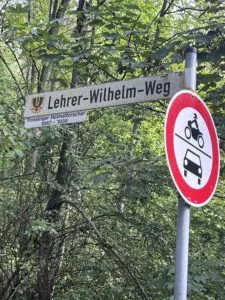 Der Lehrer-Wilhelm-Weg am Gauger ist nach ihm benannt.